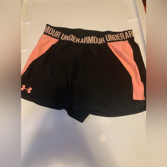 Under Armour Athletic Shorts in Black, Size Women’s Small - Picture 2 of 4